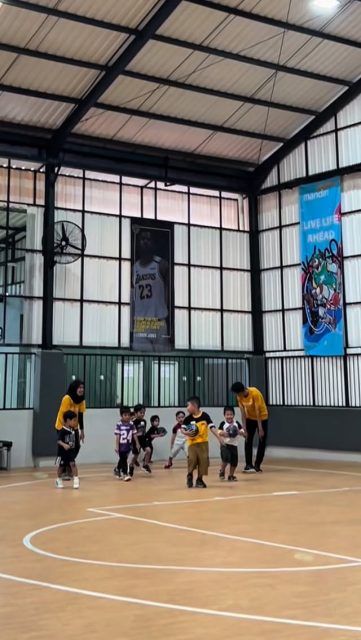 Salah Satu Kegiatan Olahraga Di @kscsportscenter ‼️

Yaitu Bergerak dan Berolahraga pada usia anak anak👶👩

@kscsportscenter | Minisoccer & Basketball Court | Jl. Kemang No.72 | Booking & Info 0819-5399-1188

#kscsportcenterkemang #lapanganolahraga #lapanganminisoccer #lapangabasket #lapanganjakartaselatan #kemang #jakartaselatanarea